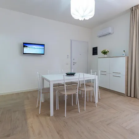 Estia Apartment *
